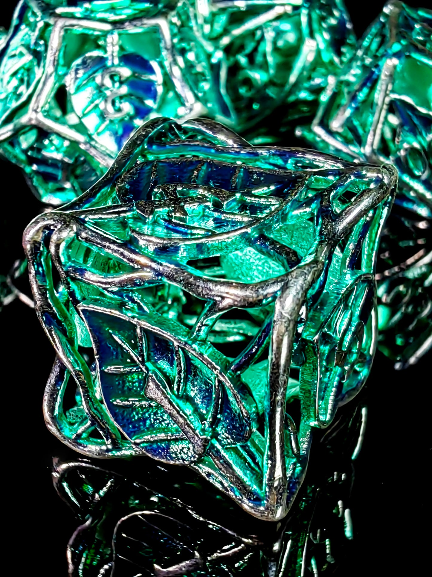 DnD Dice Set - 7 Piece Zinc Alloy Metal Dice with Leaf Pattern, Green Base Silver Numbers for RPG, Dungeons & Dragons
