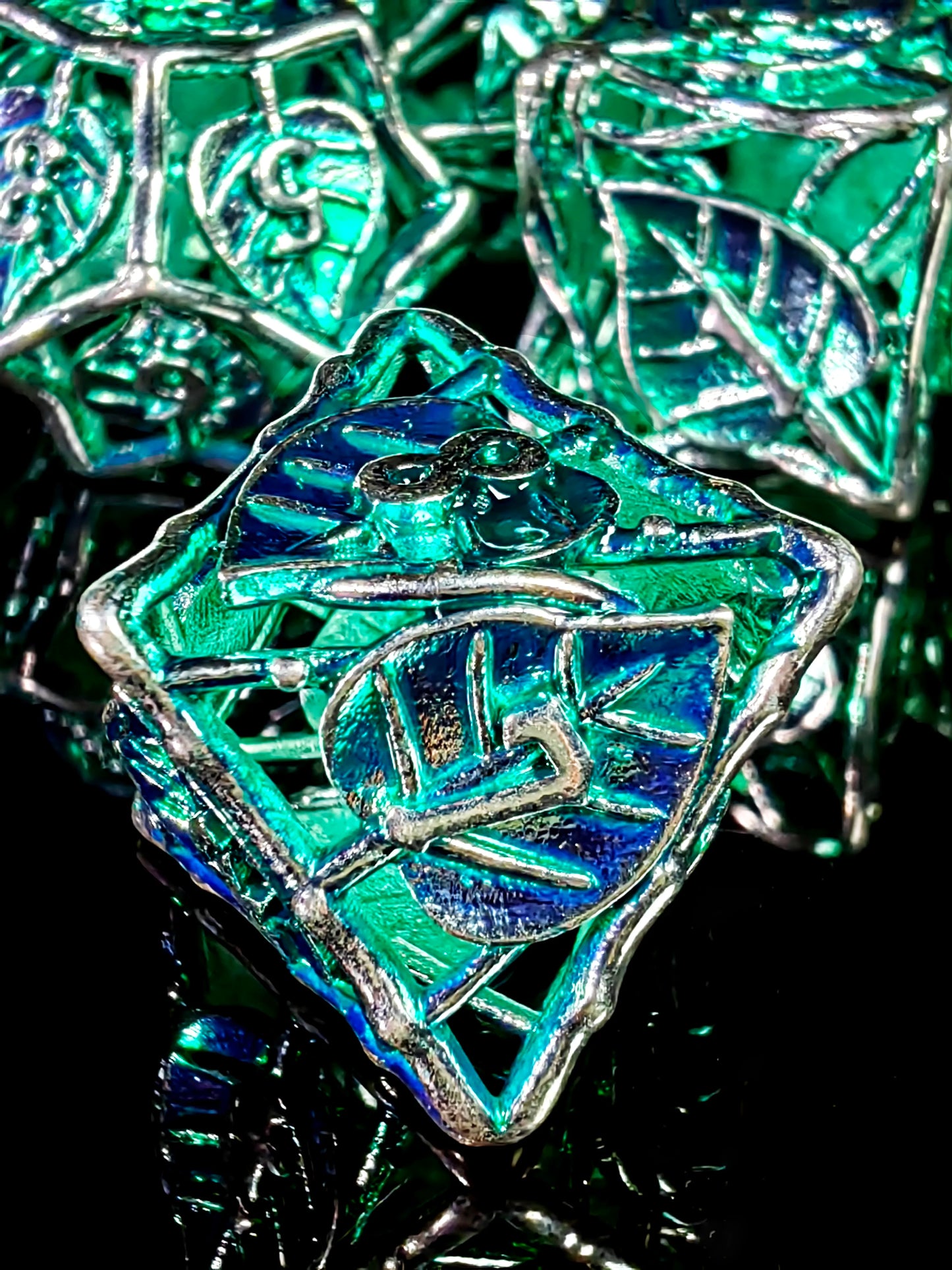 DnD Dice Set - 7 Piece Zinc Alloy Metal Dice with Leaf Pattern, Green Base Silver Numbers for RPG, Dungeons & Dragons