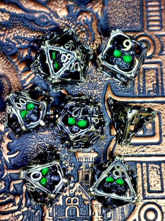 DnD Metal Dice Set - 7 Piece Zinc Alloy Dice with Skull Pattern, Antique Bronze, for Dungeons & Dragons, RPG Tabletop Games